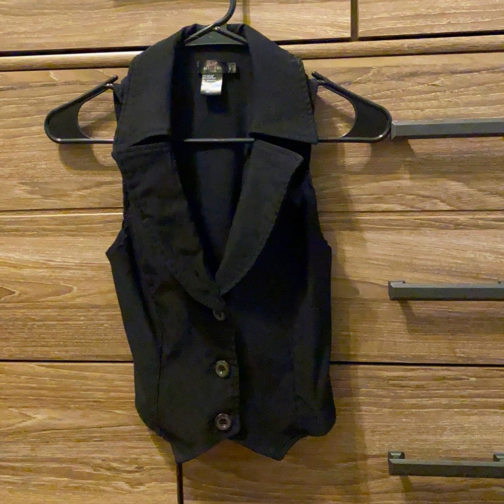 Cropped vest
